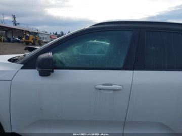 Volvo XC40 2022 Volvo XC 40 T5 R-Design 2022 2.0 Benzyna 248KM, zdjęcie 2