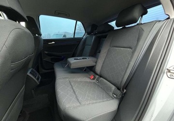 Volkswagen Golf VIII Hatchback 1.5 TSI EVO 130KM 2021 Volkswagen Golf Life Pakiety, ACC, Podgrzewane fotele, Podgrzewana kierow, zdjęcie 17