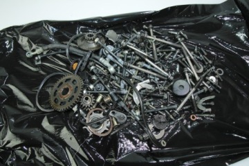 SUZUKI GSX-R 750 01-03 K2 ŚRUBY SILNIKA