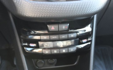 Peugeot 2008 I SUV Facelifting 1.2 PureTech 82KM 2019 Peugeot 2008 1.2B 83KM klimatronik zarejestrowany zadbany 1.2 Benzyna 83KM, zdjęcie 30