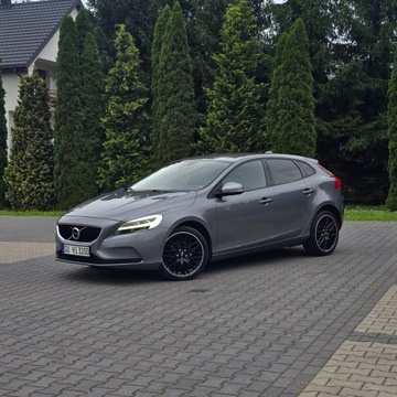 Volvo V40 II Cross Country 2.0 D2 DRIVE-E 120KM 2016 Volvo V40 II 2.0 D2 Drive-E Summum, zdjęcie 1