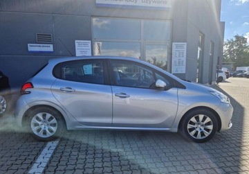 Peugeot 208 I Hatchback 5d Facelifting 1.2 PureTech 82KM 2018 Peugeot 208 Peugeot 208 1.2 Benz 82KM Active 1.2 Benzyna 82KM, zdjęcie 10