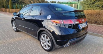 Honda Civic VIII Hatchback 3d 2.2 i-CTDi 140KM 2007 Honda Civic Honda Civic 2.2i-CTDi DPF Executive 2.2 Diesel 140KM, zdjęcie 5