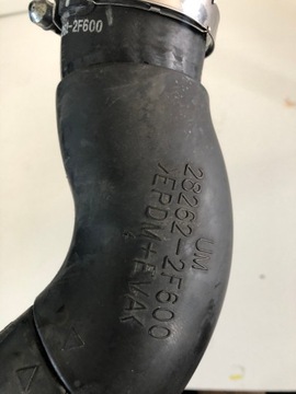 KIA OE 28262-2F600 PŘÍVOD TRUBKA INTERCOOLER