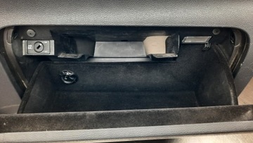 ПЕРЧАТКА ПАССАЖИРСКАЯ 1K1857290 VW GOLF V 07R