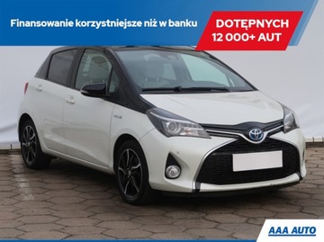 Toyota Yaris III Hatchback 5d Facelifting Hybrid 100KM 2016 Toyota Yaris 1.5 Hybrid, Salon Polska