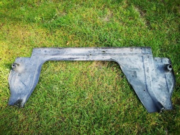 VW Passat B5 Skoda Superb Накладка пола задняя, ​​балка подвески 8E0825215A