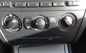 BMW 2011 BMW Seria 1 2011r, 1.6 Benzyna, Lekko uszkodzony bok. 1.6 Benzyna 122KM, zdjęcie 14