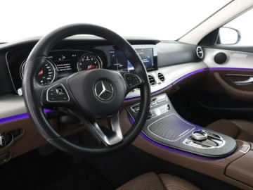 Mercedes Klasa E W213 Kombi 2.0 250 211KM 2017 Mercedes E 250 Avantgarde E250 kamera navi automat, zdjęcie 13