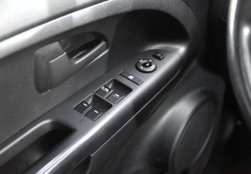 Kia Venga Mikrovan 1.6 DOHC CVVT 125KM 2014 Kia Venga 1.6 benzyna 125 KM 0 Kamera_Panorama-Grzane fotele 1.6 Benzyna, zdjęcie 22