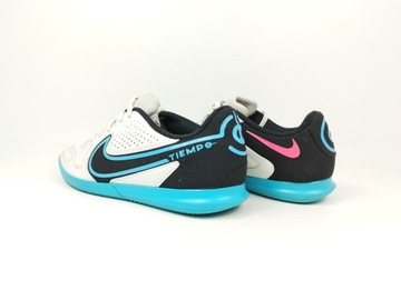 Кроссовки Nike Legend 9 Club IC DA1189-146, размер 40,5