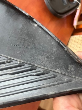 MŘÍŽKA NÁRAZNÍKU LEVÝ PEUGEOT 408 22-24ROK P54 9840751080 ORIGINÁLNÍ