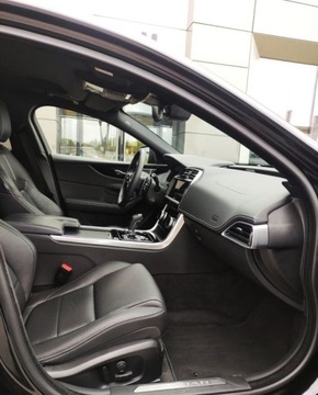 Jaguar XE Sedan Facelifting 2.0 204KM 2024 Jaguar XE Jaguar XE 2.0D I4 204 PS RWD Auto R-Dynamic SE 2.0 Diesel 204KM, zdjęcie 17