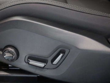 Volvo XC60 II Crossover Plug-in Facelifting 2025 2.0 T8 Plug-in hybrid 455KM 2026 VOLVO XC60 T8 Plug-In Hybrid AWD Ultra Dark Suv 2.0 (455KM) 2026, zdjęcie 6