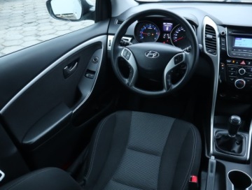 Hyundai i30 II Hatchback 5d 1.4 CRDi 90KM 2015 Hyundai i30 1.4 CRDi, Salon Polska, Serwis ASO, zdjęcie 6