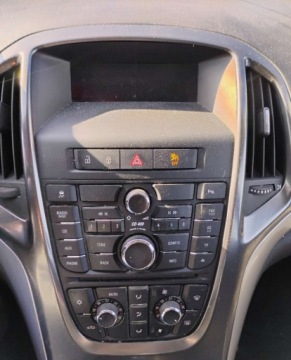 Opel Astra J Sports Tourer 1.7 CDTI ECOTEC 110KM 2011 Opel Astra 2011r, 1.7 CDTI. Uszkodzony lewy przod. Pali 1.7 Diesel 110KM, zdjęcie 12