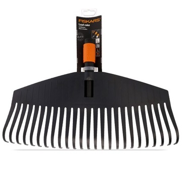 Широкие садовые грабли для травы Fiskars