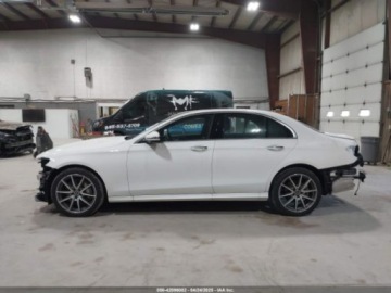 Mercedes Klasa E W214 2023 Mercedes-Benz Klasa E 350 4Matic 2023 2.0l 2.0 Benzyna 255KM, zdjęcie 3