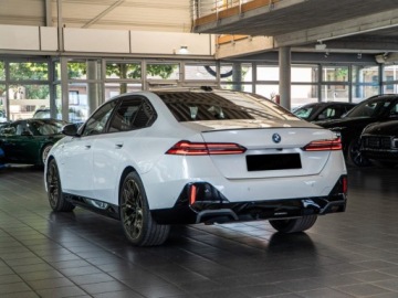 BMW Seria 5 G90-91 2026 BMW Seria 5 530e xDrive Sport Sedan 2.0 (299KM) 2026, zdjęcie 1