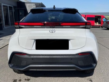Toyota C-HR II SUV Plug-In 2.0 Hybrid Dynamic Force Plug-in  223KM 2025 Executive 2.0 Plug-in Hybrid Dynamic Force 223KM | Podgrzewane fotele!, zdjęcie 2