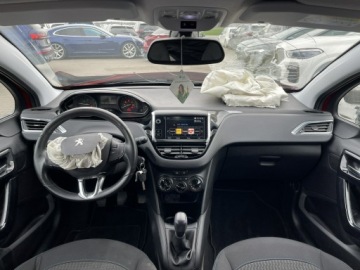 Peugeot 208 I Hatchback 5d Facelifting 1.2 PureTech 82KM 2018 Peugeot 208 Klimatyzacja Kamera, zdjęcie 9