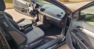 Opel Astra H Hatchback 5d 1.4 TWINPORT ecoFLEX 90KM 2005 Opel Astra Opel Astra 1.4 Edition Plus 1.4 Benzyna 90KM, zdjęcie 13