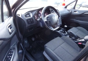 Citroen C4 II Hatchback 5d Facelifting 1.2 PureTech 110KM 2016 Citroen C4 1.2ben,navi,klima,zarejestrowa 1.2 Benzyna 110KM, zdjęcie 12