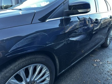 Ford Focus III Hatchback 5d 1.0 EcoBoost 125KM 2012 Ford Focus Bogate wyposażenie 2012, zdjęcie 19