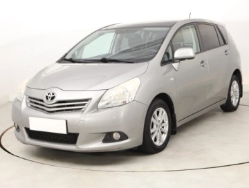 Toyota Verso Minivan 2.0 D-4D 126KM 2011 Toyota Verso 2.0 D-4D, 7 miejsc, Klima, zdjęcie 1