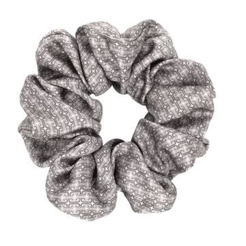 Scrunchie jedwabna gumka do włosów ALMANIA - srebrny łańcuszek