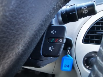 Renault Modus Hatchback 1.6 i 16V 88KM 2005 RENAULT MODUS 1.6 i 16V 88KM, Manual, Klimatyzacja, zdjęcie 5