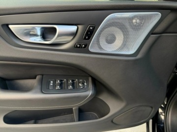 Volvo XC60 II Crossover Plug-In Facelifting 2.0 T8 455KM 2023 Volvo XC 60 INSCRIPTION panorama ful led, zdjęcie 11