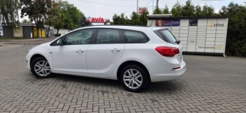 Opel Astra J Sports Tourer Facelifting 1.6 Twinport ECOTEC 115KM 2015 Opel Astra 1,6 115KM Led Klima PdC Import Raty Oplaty 1.6 Benzyna, zdjęcie 9