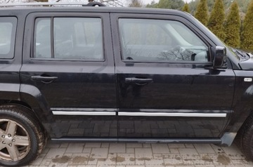 DVEŘE PRAVÝ PŘEDNÍ JEEP PATRIOT BARVA ČERNÁ ZÁRUKA