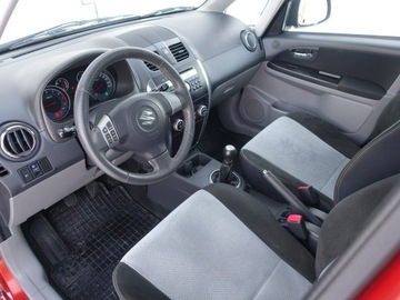 Suzuki SX4 I Hatchback Facelifting 1.6 VVT 120KM 2010 Suzuki SX4 1.6, zdjęcie 11
