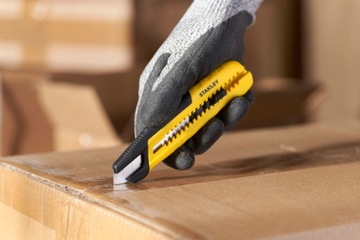 НОЖ СО ВСТРОЕННОЙ СИСТЕМОЙ ломания лезвия 18MM STANLEY FATMAX