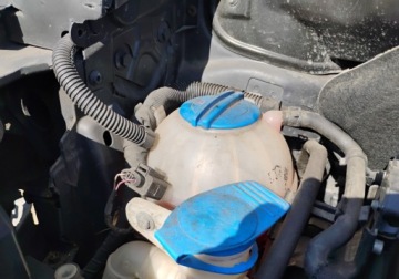 Volkswagen Touran II 1.6 TDI 105KM 2012 Volkswagen Touran 2012r, 1.6 TDI. Lekko przetarte boki. Jezdzi. 1.6 Diesel, zdjęcie 22