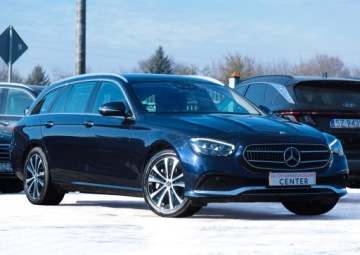 Mercedes Klasa E W214 2023 Mercedes E300de 306ps HUD ACC Keyles Blis Perła Drive Pilot Webasto Kamera