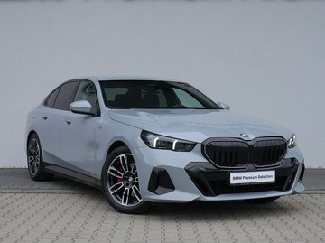 BMW Seria 5 G90-91 Touring 2.0 520d 197KM 2024 BMW 520 xDrive, M-pakiet, Harman Kardon, Faktura V, zdjęcie 1