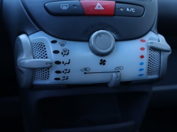 Citroen C1 I Hatchback 3d Facelifting 1.0 i 68KM 2009 Citroen C1 1.0, Klima, zdjęcie 11