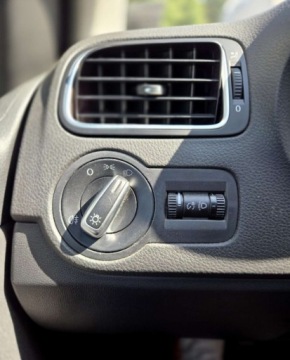 Volkswagen Polo V Hatchback 5d 1.2 70KM 2010 Volkswagen Polo VW POLO kLIMATRONIK 1.2 Benzyna 70KM, zdjęcie 18
