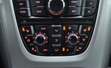 Opel Astra J Hatchback 5d 1.4 Turbo ECOTEC 120KM 2012 Opel Astra LIFT 1.4 Turbo Benzyna Tempomat Cz. parkowania 1.4 Benzyna 120KM, zdjęcie 27