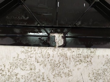 AUDI A4 B9 OSŁONA PŁYTA ZDERZAKA 8W0807611E