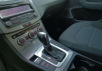 Volkswagen Passat B7 Variant 2.0 TDI CR DPF BlueMotion 170KM 2012 Volkswagen Passat 2.0 TDI 170KM DSG Zadbany Udokumentowany przebieg, zdjęcie 36