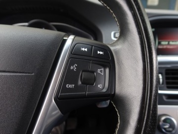 Volvo V60 I Kombi Facelifting 2.0 D3 DRIVE-E 150KM 2016 Volvo V60 D3 2.0, Automat, Skóra, Navi, Xenon, zdjęcie 19