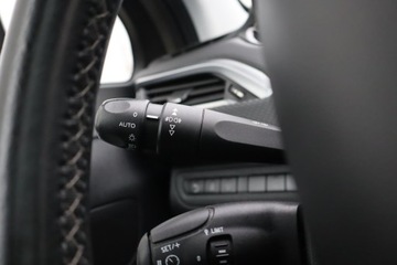 Peugeot 2008 I SUV Facelifting 1.2 PureTech 110KM 2016 Peugeot 2008 1.2 PureTech, Salon Polska, zdjęcie 18