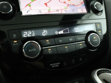 Nissan Qashqai II Crossover Facelifting 1.3 DIG-T  160KM 2019 Nissan Qashqai skóra grazne elekryczne fotele pdc, zdjęcie 25