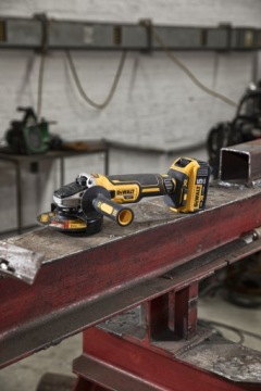 DEWALT Комплект COMBO 18 В DCD796 DCG405 2x5 Ач, чемодан TsTAK DCK2080P2T-QW