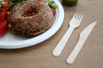 Элегантная одноразовая посуда на 16 человек.