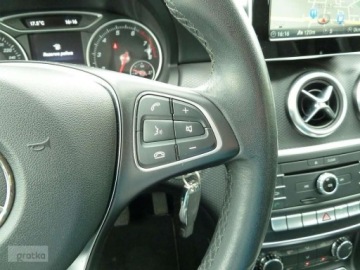 Mercedes Klasa A W176 Hatchback 5d Facelifting 160 102KM 2017 Mercedes-Benz Klasa A Mercedes-Benz Klasa A W176 160 BIALA PERLAXENONYLedy, zdjęcie 12